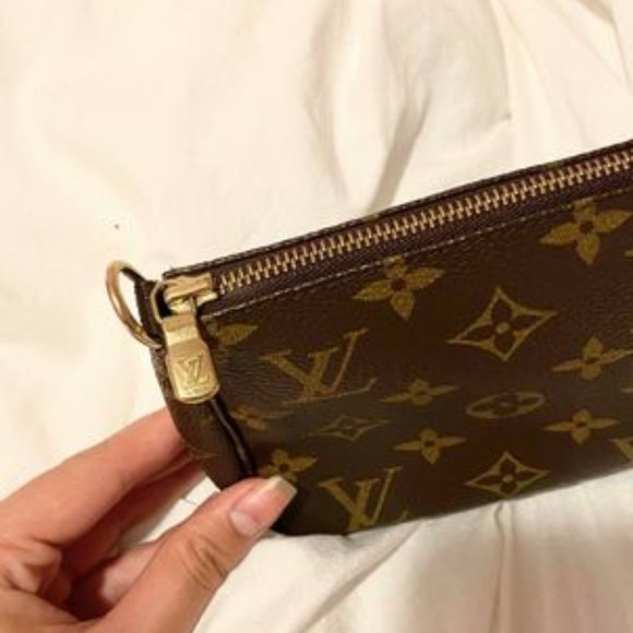 Authentic Louis Vuitton Pochette Accessoire - Picture 11 of 15